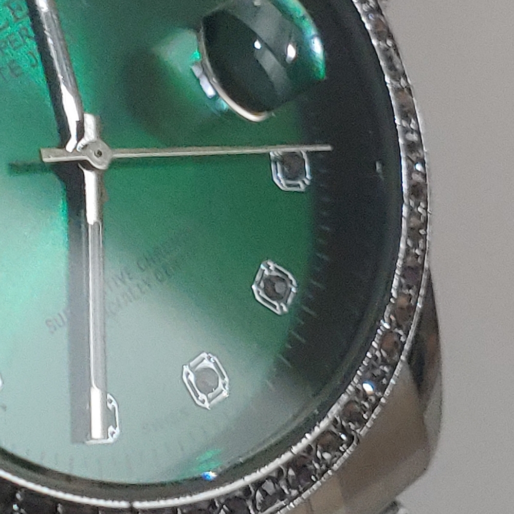 **New** Fashion Lady Dime Water Resistant Green Dial Silver-Tone Watch.